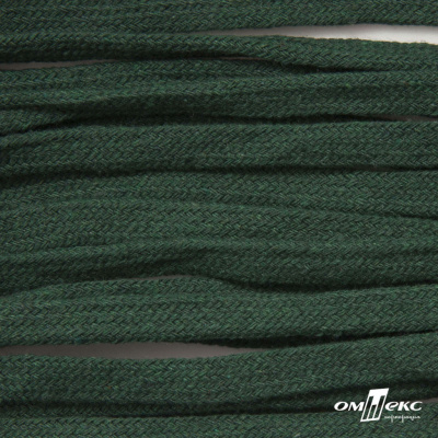Шнур плетеный d-8 мм плоский, 70% хлопок 30% полиэстер, уп.85+/-1 м, цв.1016-т.зеленый - купить в Краснодаре. Цена: 742.50 руб.